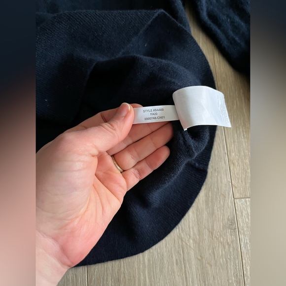 J.Crew Women’s Cashmere classic-fit crewneck sweater Navy - Size Small - Picture 9 of 10